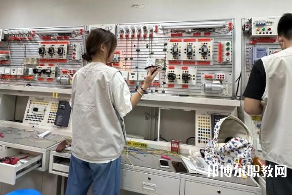 四川2025年男生讀電工學(xué)校有前途嗎