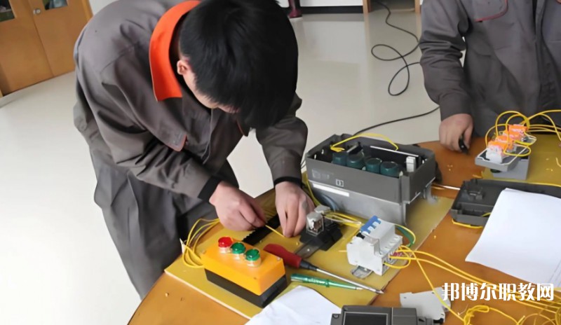 四川2025年男生可以讀電工學校嗎